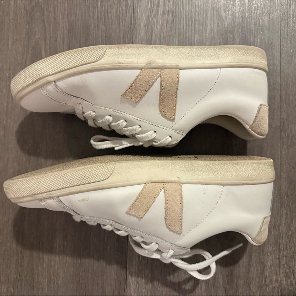 Veja Women's Size 8 White and Beige Sneakers